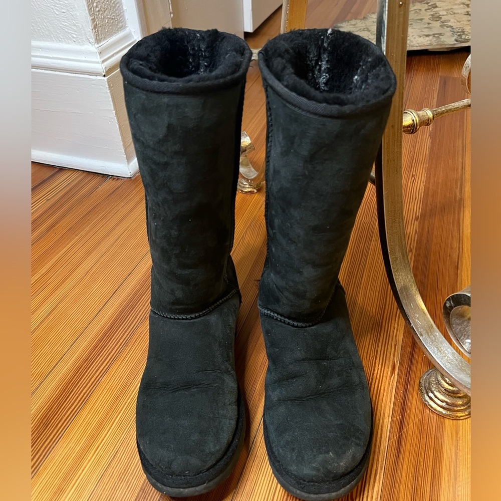 UGG Tall Black Furry Inside BootsSize 8